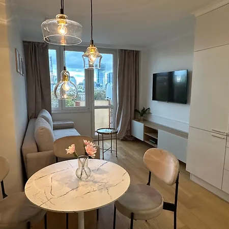 Skyline Wola Apartment *